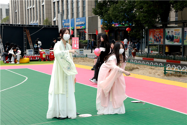 “三八”國際婦女節(jié)來臨，南京新華向所有女性致以節(jié)日最美好的祝福！